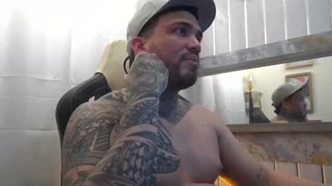 angellatino0 online show from October 19, 2025, 7:09 am