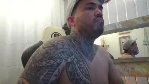 angellatino0 online show from November 1, 2025, 4:14 am