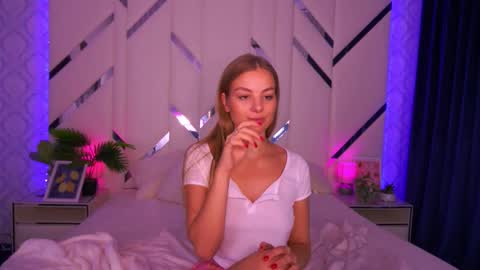 angelleyess online show from October 7, 2025, 3:09 pm