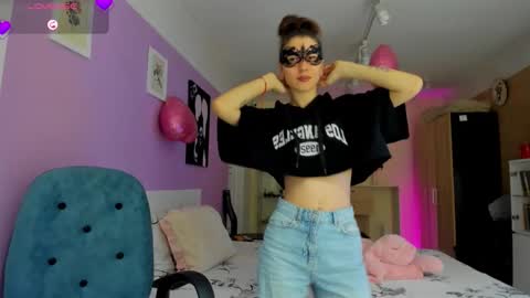 Snapshot of angelly_fox chatting on February 24, 2026, 5:22 pm Angelli online show from February 24, 2026, 5:22 pm