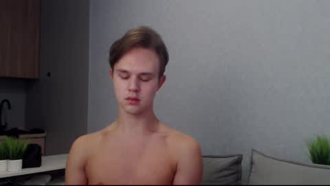 Angel online show from October 3, 2025, 8:22 am