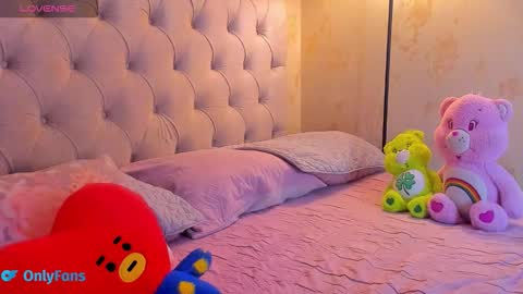 angelrose2323 online show from October 12, 2025, 5:06 am