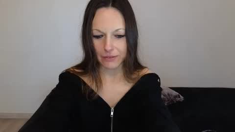 Snapshot of angelslive99 chatting on February 27, 2026, 12:05 pm Giulia online show from February 27, 2026, 12:05 pm