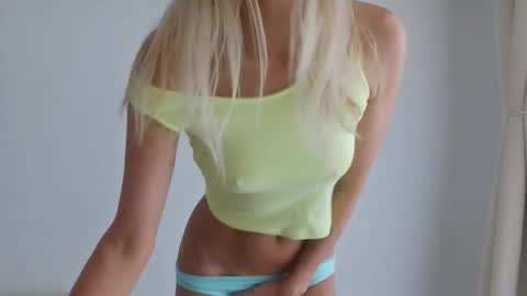 Snapshot of angelsquirting chatting on October 30, 2025, 6:59 am Alesia online show from October 30, 2025, 6:59 am