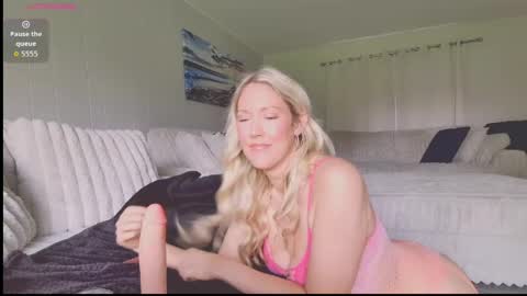 Snapshot of angelsxdesire chatting on May 7, 2026, 4:45 pm AngelsXDesire online show from May 7, 2026, 4:45 pm