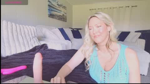 Snapshot of angelsxdesire chatting on May 14, 2026, 4:47 pm AngelsXDesire online show from May 14, 2026, 4:47 pm