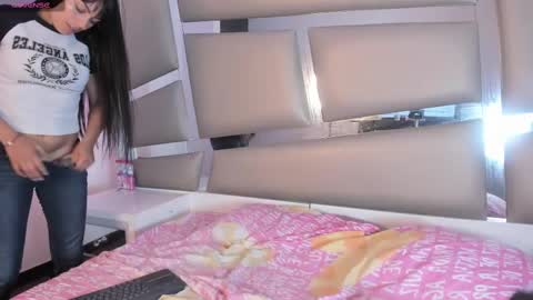 Snapshot of angely_js chatting on February 6, 2025, 2:11 am angely_js online show from February 6, 2025, 2:11 am