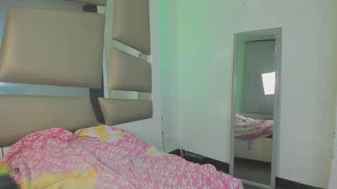 Snapshot of angely_js chatting on March 8, 2025, 12:44 am angely_js online show from March 8, 2025, 12:44 am