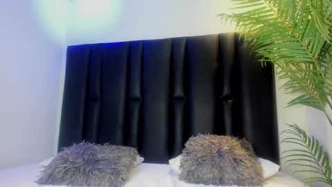 angi_lozano online show from October 22, 2025, 3:07 am