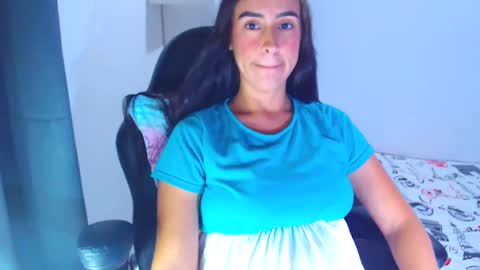 Snapshot of angie_dreamgirl chatting on December 8, 2024, 10:14 pm IG angie dreamgirl01 online show from December 8, 2024, 10:14 pm