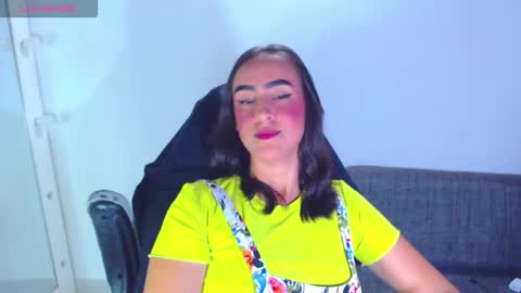 IG angie dreamgirl01 online show from December 14, 2025, 2:39 am