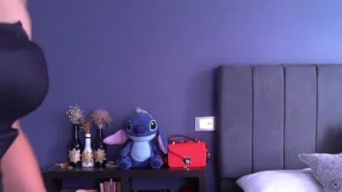 Angiebaxt online show from June 10, 2026, 6:18 pm