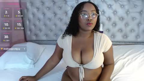 angiellam online show from October 5, 2025, 2:04 pm