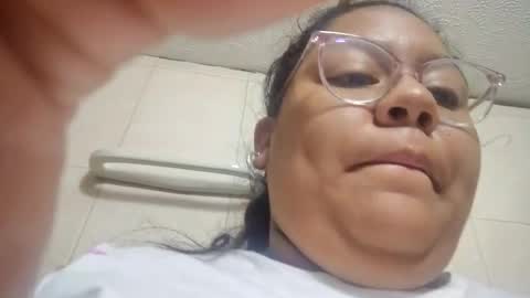 Snapshot of angy_ro12 chatting on February 17, 2025, 12:05 pm angy online show from February 17, 2025, 12:05 pm