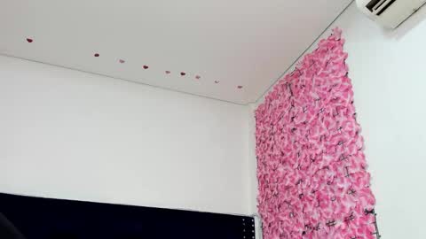 Angie online show from November 24, 2025, 12:05 pm