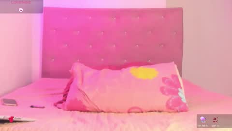 aniaross18 online show from November 19, 2025, 3:28 am