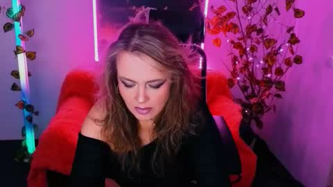 Snapshot of anielafox chatting on October 4, 2025, 8:23 am Aniela online show from October 4, 2025, 8:23 am