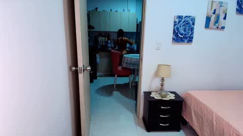 laura  online show from November 16, 2025, 12:38 am