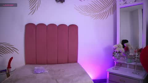 Lauren Anika online show from February 5, 2025, 12:06 pm