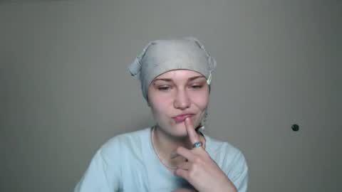 Snapshot of anisiaaa_lovesyou chatting on September 23, 2025, 6:22 pm Anisia online show from September 23, 2025, 6:22 pm
