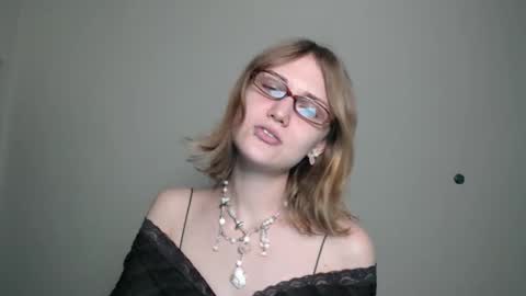Snapshot of anisiaaa_lovesyou chatting on October 4, 2025, 3:43 pm Anisia online show from October 4, 2025, 3:43 pm