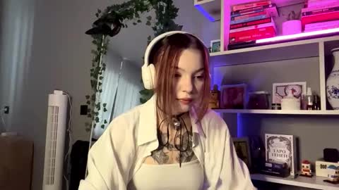 Luna Valentine online show from September 27, 2025, 9:25 am