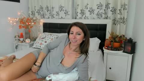 Snapshot of anissia25 chatting on October 7, 2025, 1:41 pm Anisia online show from October 7, 2025, 1:41 pm