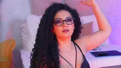 anissia teaser online show from November 10, 2025, 5:39 am