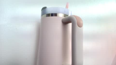 ana independent model online show from March 30, 2026, 7:09 am