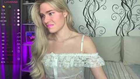 anjalin_sososok online show from March 25, 2026, 3:45 am