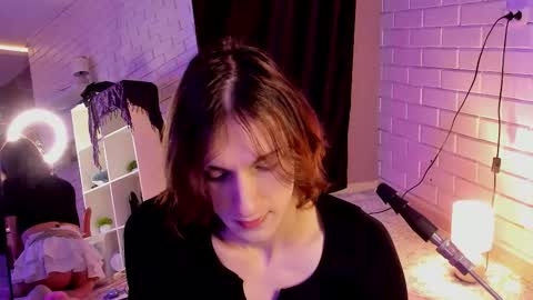 Angel online show from November 26, 2025, 6:42 pm