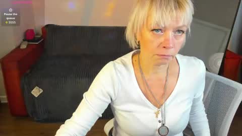 Snapshot of ann_annise chatting on June 8, 2026, 1:20 am ann_annise online show from June 8, 2026, 1:20 am