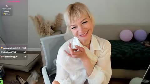 Snapshot of ann_annise chatting on July 5, 2026, 4:19 am ann_annise online show from July 5, 2026, 4:19 am