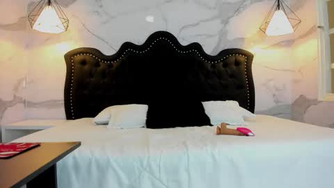 Ana  online show from November 27, 2025, 11:45 am