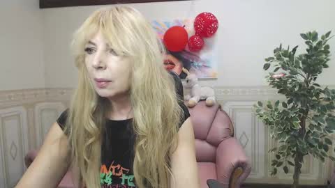 Anna Ditrih online show from February 19, 2025, 12:33 pm