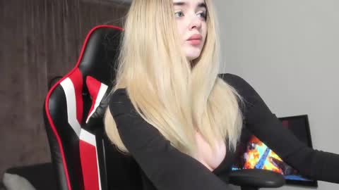 Anna online show from December 17, 2024, 6:09 pm