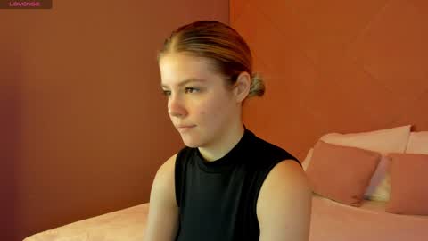 Snapshot of anna_robinson chatting on December 4, 2024, 1:03 am Anna online show from December 4, 2024, 1:03 am