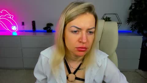 Snapshot of anna_snow9 chatting on November 5, 2025, 6:35 am anna_snow9 online show from November 5, 2025, 6:35 am