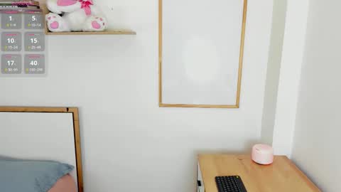  Anna Weells  online show from March 17, 2026, 12:41 pm