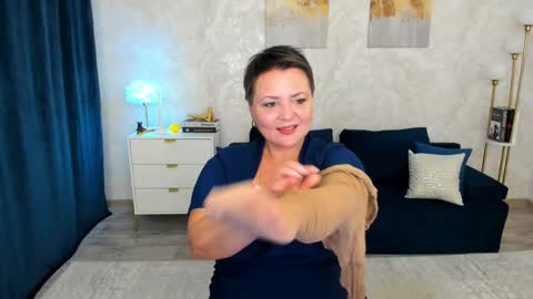 annacorlane online show from May 18, 2026, 4:07 am