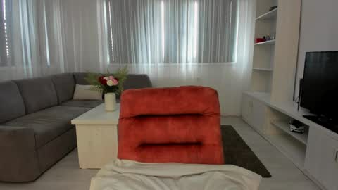 annaise  online show from April 10, 2026, 9:03 am