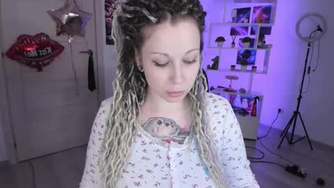 Anna online show from October 31, 2025, 2:45 am