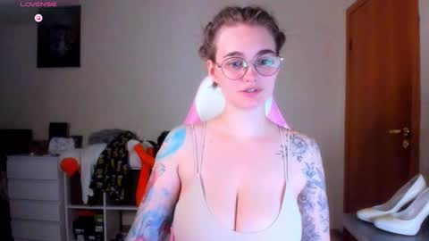 AnnaRoading online show from October 12, 2025, 12:09 am