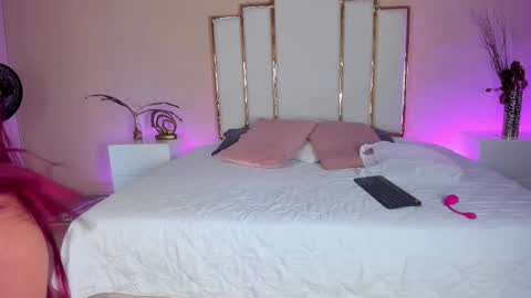 Snapshot of annaswift_ chatting on November 8, 2025, 4:01 am Anna online show from November 8, 2025, 4:01 am