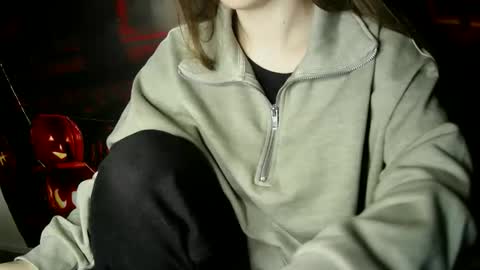 Bella online show from October 27, 2025, 6:12 pm