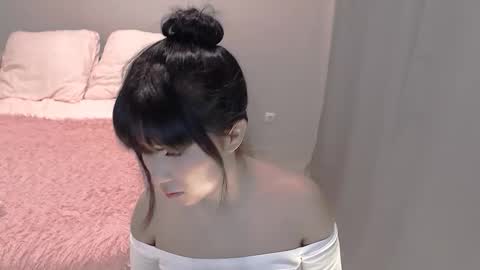 Snapshot of anne_crystal chatting on October 1, 2025, 7:09 pm erika online show from October 1, 2025, 7:09 pm