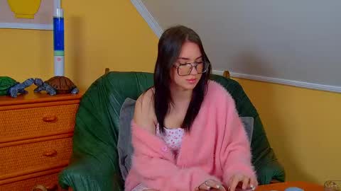 Snapshot of anneavery chatting on November 14, 2025, 8:02 am Anne online show from November 14, 2025, 8:02 am