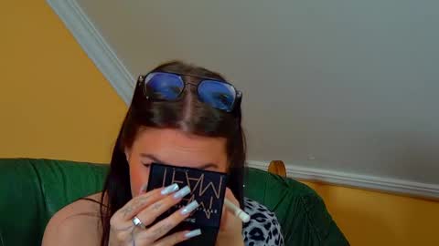 Snapshot of anneavery chatting on November 21, 2025, 7:29 am Anne online show from November 21, 2025, 7:29 am