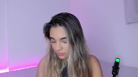 Snapshot of annebull_ chatting on October 22, 2025, 2:01 am Anne online show from October 22, 2025, 2:01 am