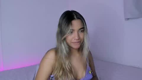 Snapshot of annebull_ chatting on October 28, 2025, 4:27 am Anne online show from October 28, 2025, 4:27 am